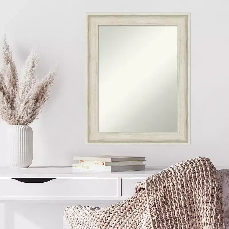 Specchio da parete rettangolare in crema effetto rustico spazzolato, pannello singolo