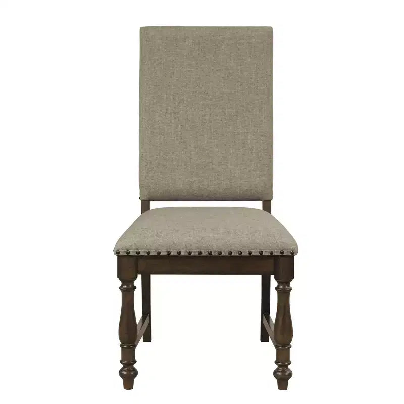 Sedia da pranzo tradizionale imbottita in legno GDFStudio Weston con finiture borchiate (set da 2)