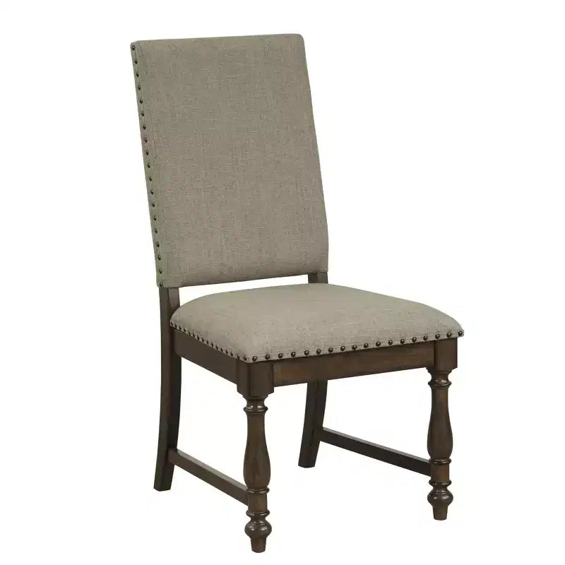 Sedia da pranzo tradizionale imbottita in legno GDFStudio Weston con finiture borchiate (set da 2)