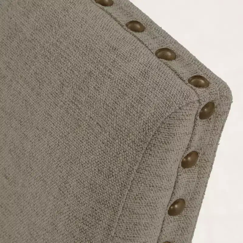 Sedia da pranzo tradizionale imbottita in legno GDFStudio Weston con finiture borchiate (set da 2)