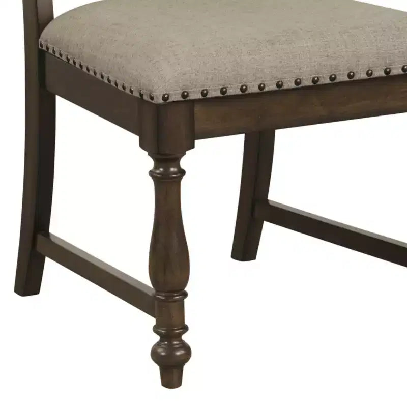 Sedia da pranzo tradizionale imbottita in legno GDFStudio Weston con finiture borchiate (set da 2)
