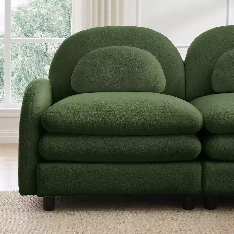 Divano sezionale moderno Steini 117 a 2 posti in tessuto orsetto con cuscini lombari curvi e pouf mobile GDFStudio