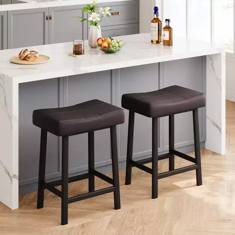 Set di 4 sgabelli da bar altezza bancone da 24 pollici, sedie a sella imbottite in pelle PU, ideali per isola cucina, sala da pranzo, bar di casa