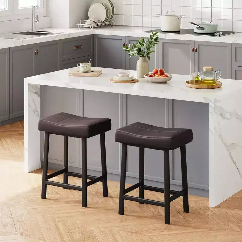 Set di 4 sgabelli da bar altezza bancone da 24 pollici, sedie a sella imbottite in pelle PU, ideali per isola cucina, sala da pranzo, bar di casa