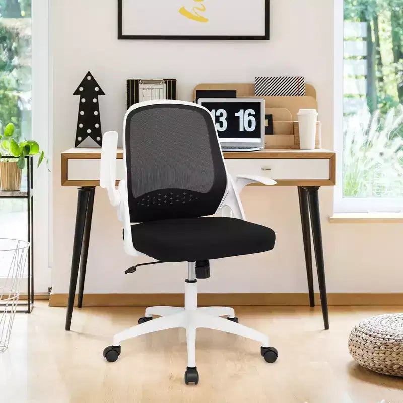Sedia da ufficio in rete bianco/nero con braccioli ribaltabili, singola