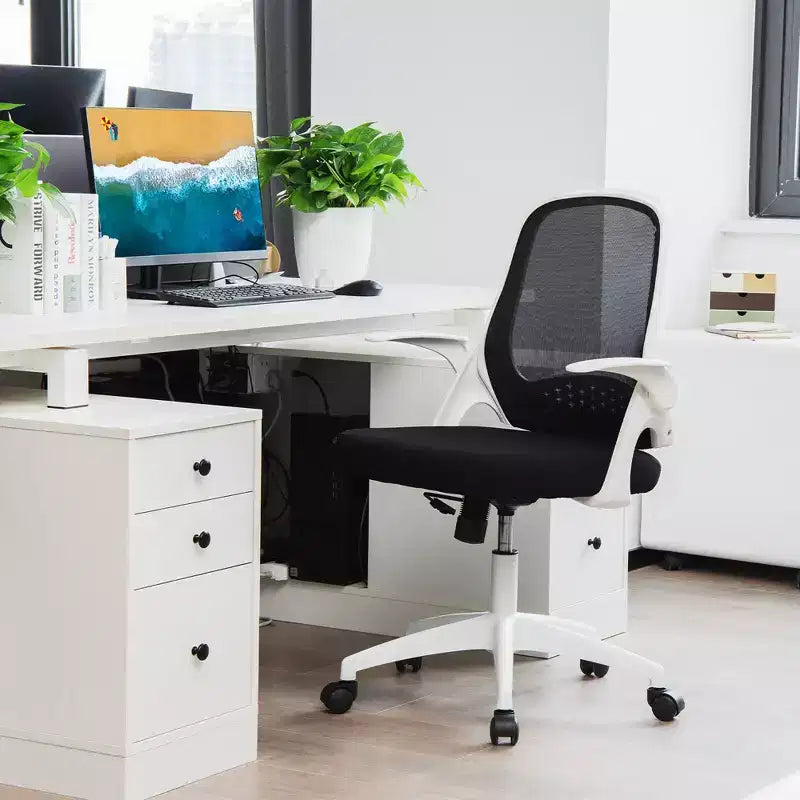 Sedia da ufficio in rete bianco/nero con braccioli ribaltabili, singola